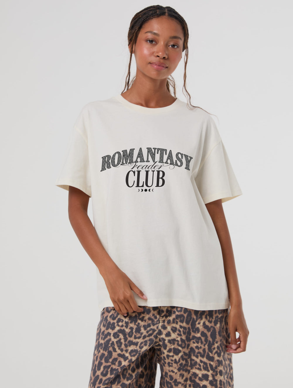 Romantasy Reader Club T-Shirt In White Tops & T-Shirts Skinnydip London