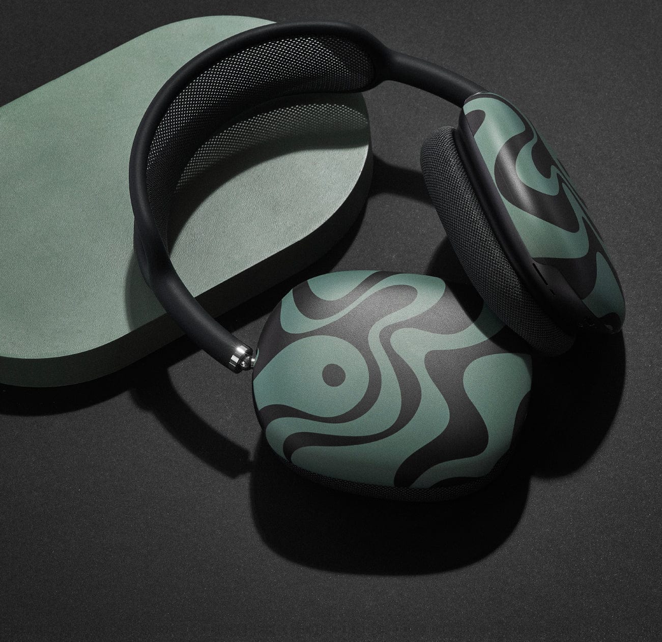 Tech_AirPods_Max_Cases_Desktop