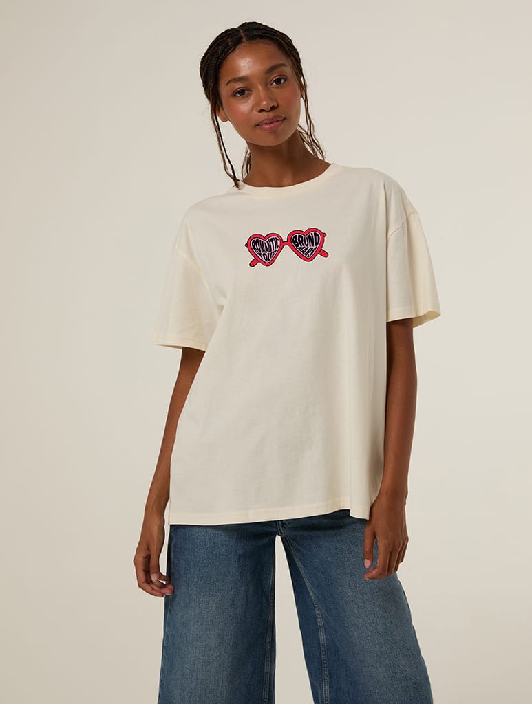 Romantic Tour Heart Glasses T-Shirt In White Tops & T-Shirts Skinnydip London
