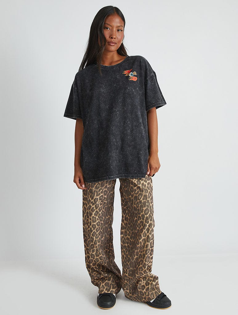 Von Dutch Sticker T-Shirt In Acid Wash Tops & T-Shirts Skinnydip London